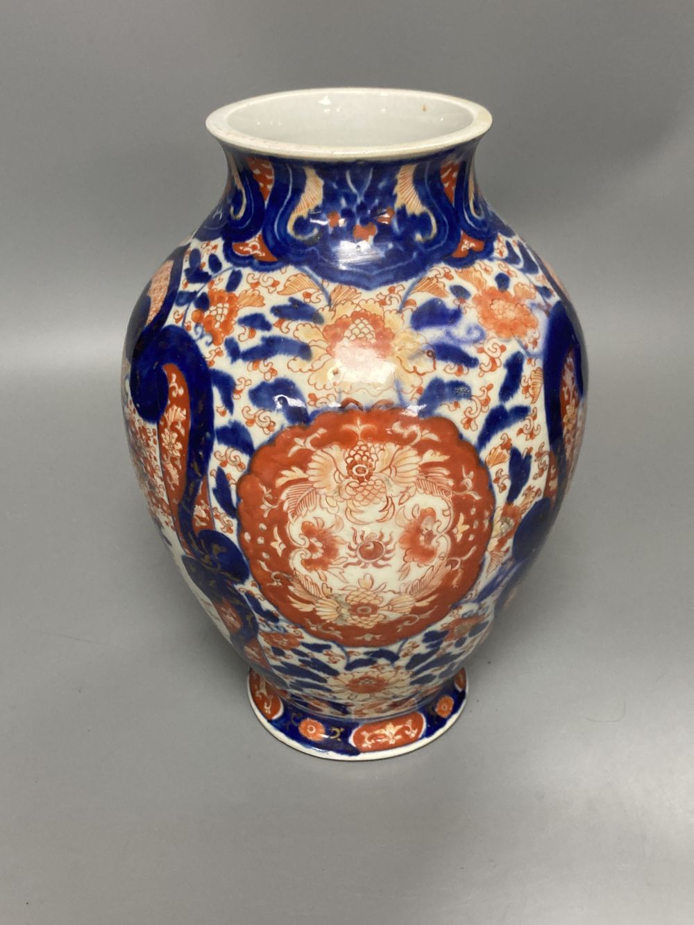 A large Imari porcelain vase, bulbous shape, 25cm